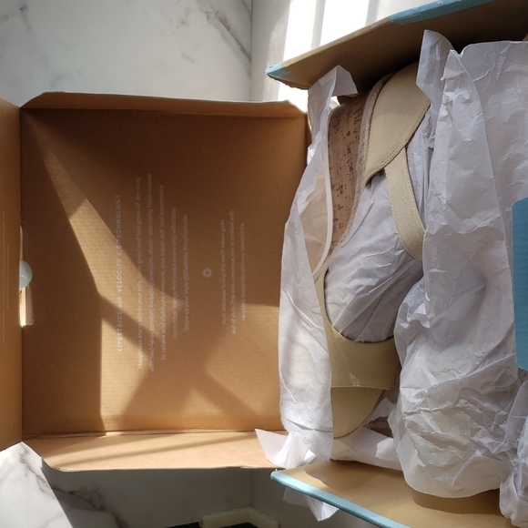 LifeStride Go For It Espadrille Wedge Sandal in Butter Size 10M - Picture 10 of 11